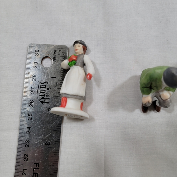 Department 56 Heritage Village Nicholas Nickelby Figurine And 3 Others #5929-3 - Picture 6 of 6